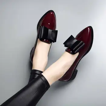 Нова Дамски обувки от лачена кожа, 2022 г., Модни обувки-лодка с Лък, Дамски Ежедневни Офис работни обувки с остър пръсти за ниска пета